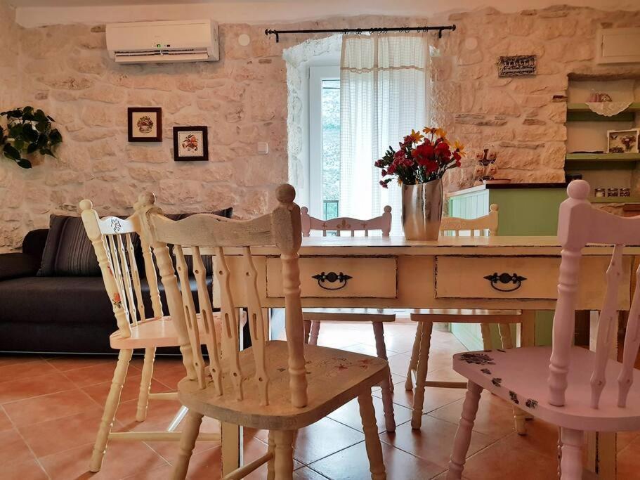 Vintage Stone House Eldo In Podaspilje, Omiš Esterno foto