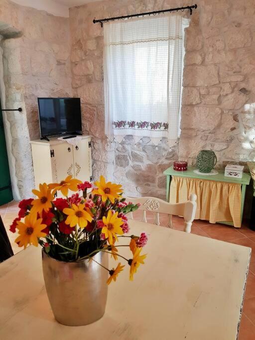 Vintage Stone House Eldo In Podaspilje, Omiš Esterno foto