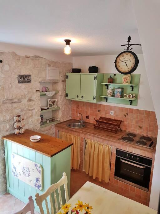 Vintage Stone House Eldo In Podaspilje, Omiš Esterno foto