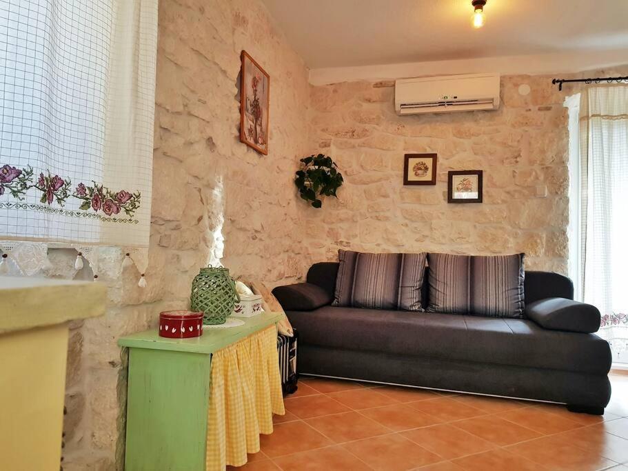 Vintage Stone House Eldo In Podaspilje, Omiš Esterno foto